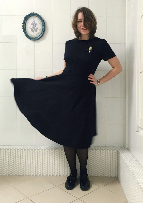 Стеганное немаленькое черное платье ) от Arshinka