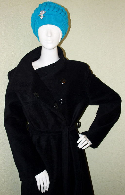 Черное пальто от Alfridia