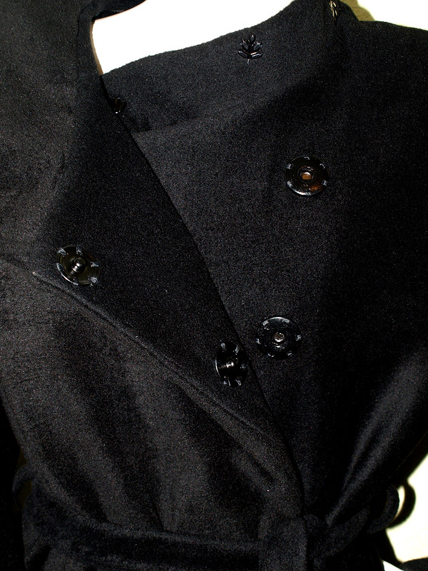 Черное пальто от Alfridia