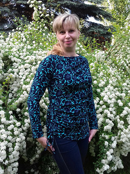 Работа с названием Весенне-цветочный  пуловер