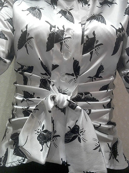 Блузка с бабочками