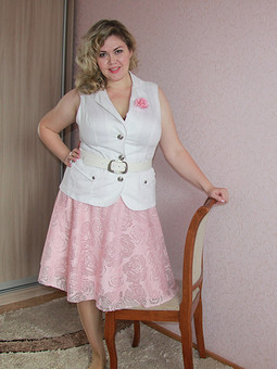 Розовая юбка в нежную розочку)