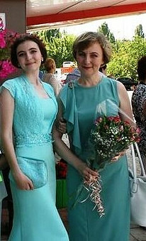 Работа с названием Платье для мамы на выпускной к дочке