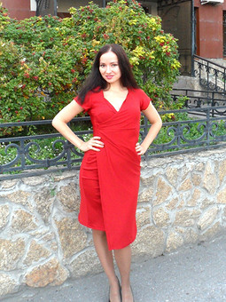 Первое, и сразу красное, платье  