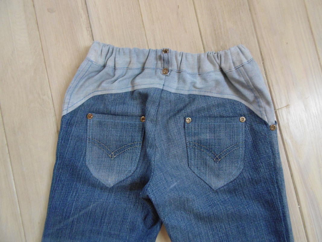 Рваные джинсы и свитшот с клеткой Бербери от Татти