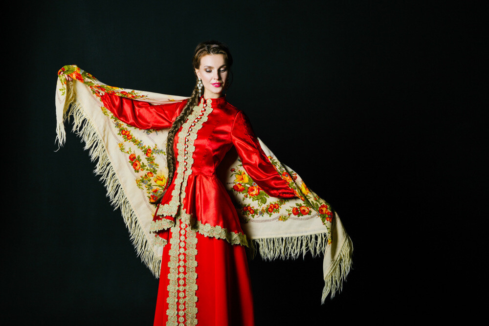 Дебют-сценические костюмы в русском стиле. Женский жакет с баской-зипун от AlexandraMaiskaya