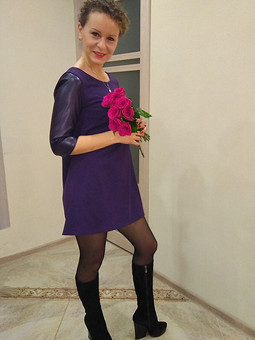 Фиолетовое платье А-силуэта