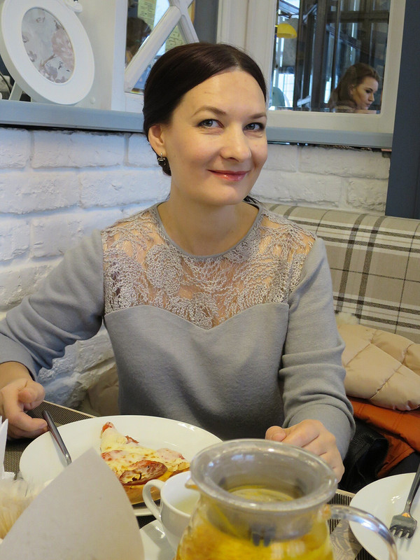 Пуловер с кружевной кокеткой от Татьяна Яковенко