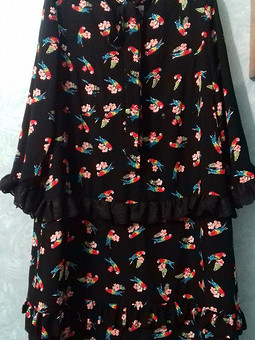 Платье с попугаями