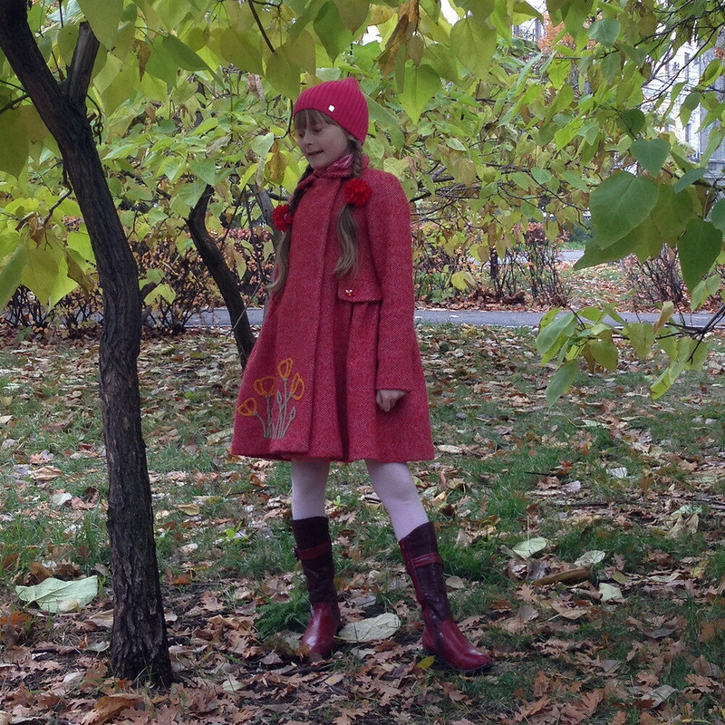 Красное пальто для модницы от Яжевика