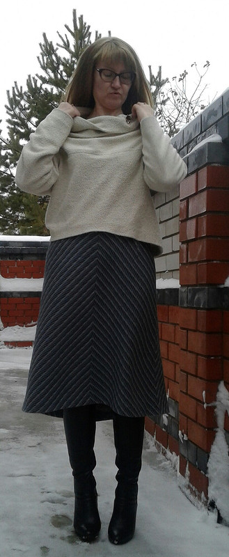 Уютный пуловер и совдеповская юбка от Светлана Полушина