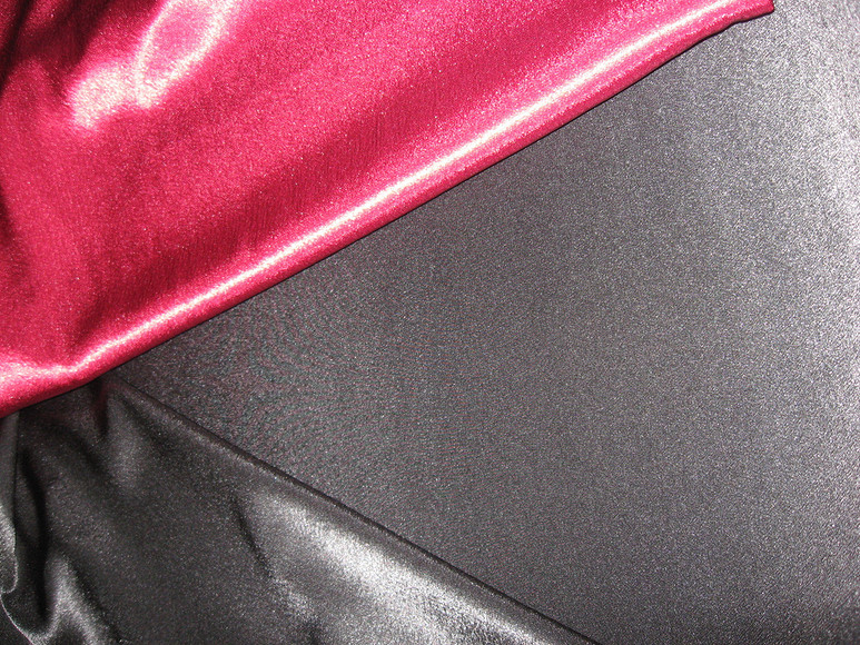 <br>Выбрали два цвета подходящей ткани, в данном случае это креп-сатин.