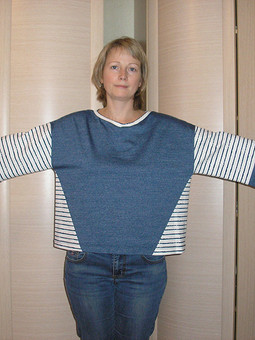 Пуловер в стиле колор-блокинг