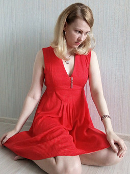 Красное платье в горох