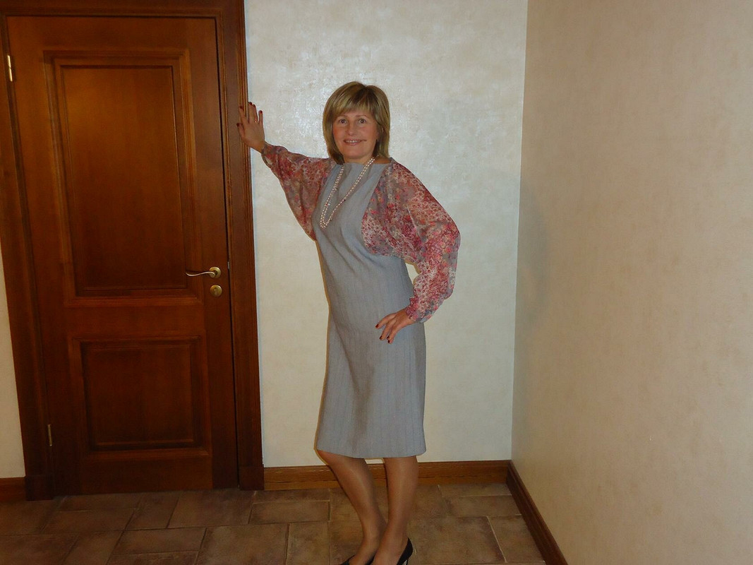 Серое платье из костюмной ткани, рукава из эластичной сеточки с рисунком от MarinaRjazanova