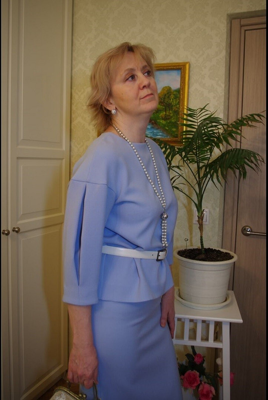 Голубой костюм от Vikkilevit