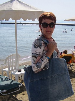 Работа с названием Пляжная сумка из старых джинсов