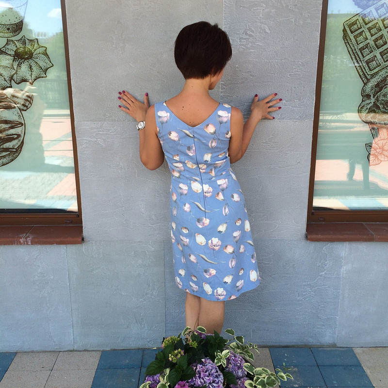 Голубое платье с тюльпанами от Anna