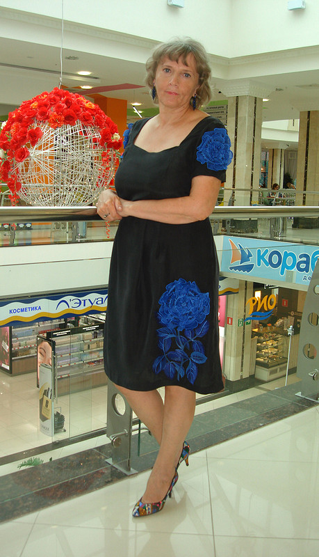 Шелковое платье с 3D розами от Марина Вл