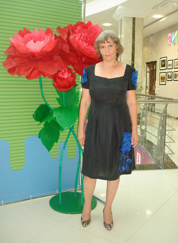 Шелковое платье с 3D розами от Марина Вл