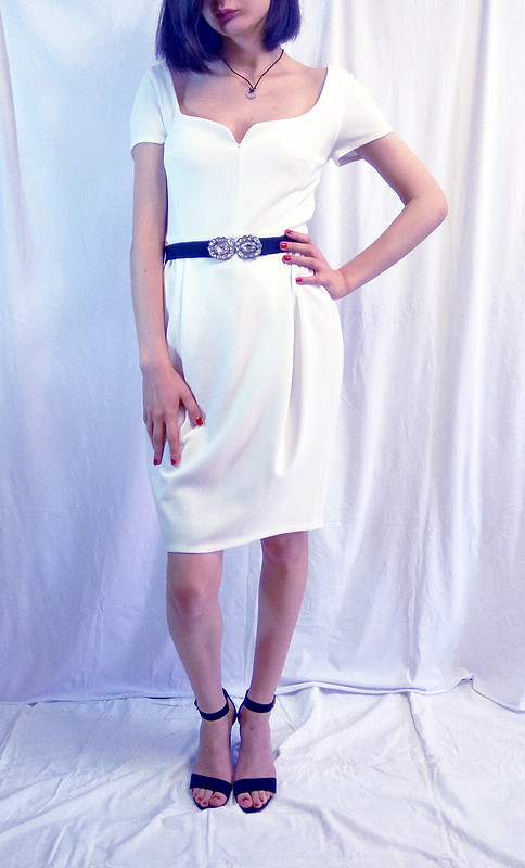 Белое платье-футляр от paperswan