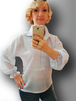 Блузка с тонким кружевом