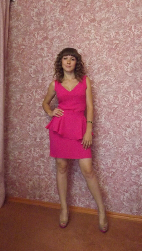 Яркое коктейльное платье со съемной баской от Alesya K