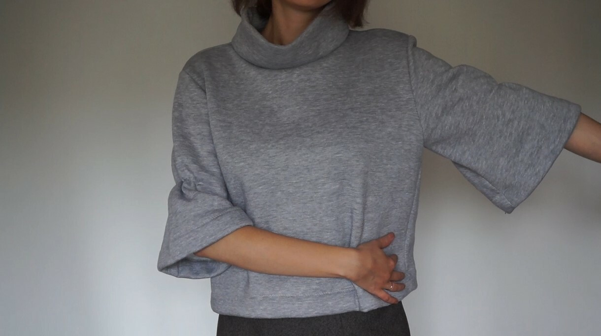Пуловер с широкими рукавами от Larisa07