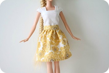 Подробный мастер-класс: шьем очаровательное платье для куклы