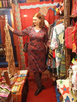 Платье-футляр в марокканском интерьере