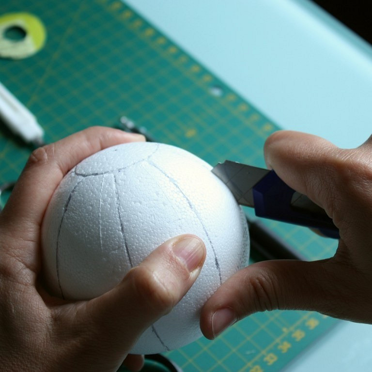 Как сделать и украсить ёлочные шарики своими руками: 11 идей с инструкциями