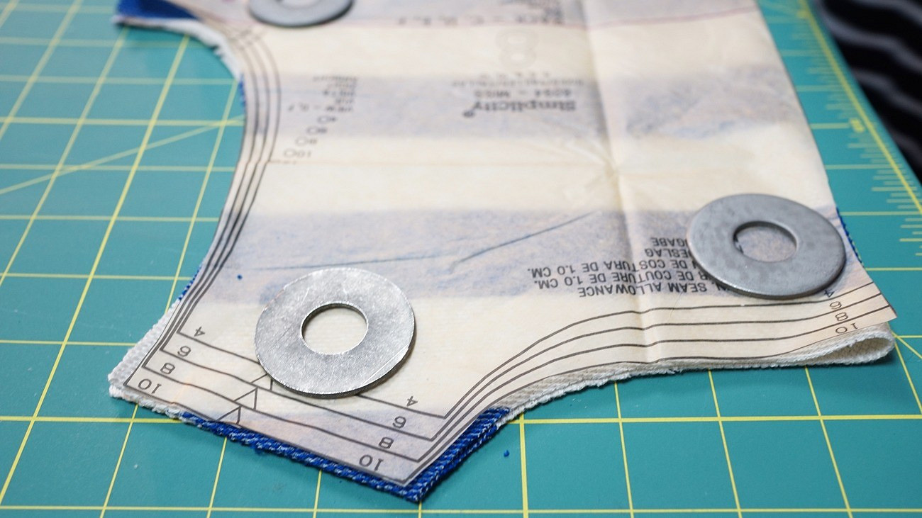 Лайфхак: как кроить из ткани в полоску, чтобы рисунок совпал