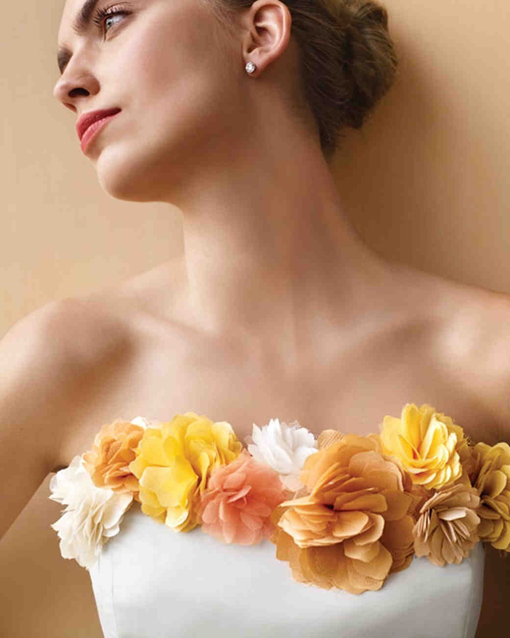 Цветы из ткани. Как можно красиво декорировать платье.: Мастер-Классы в журнале Ярмарки Мастеров
