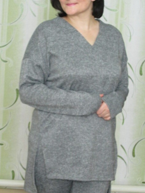 Пуловер с V образным вырезом от V.Valentina