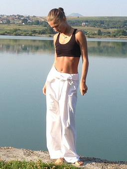 Работа с названием тайские йога-штаны белые