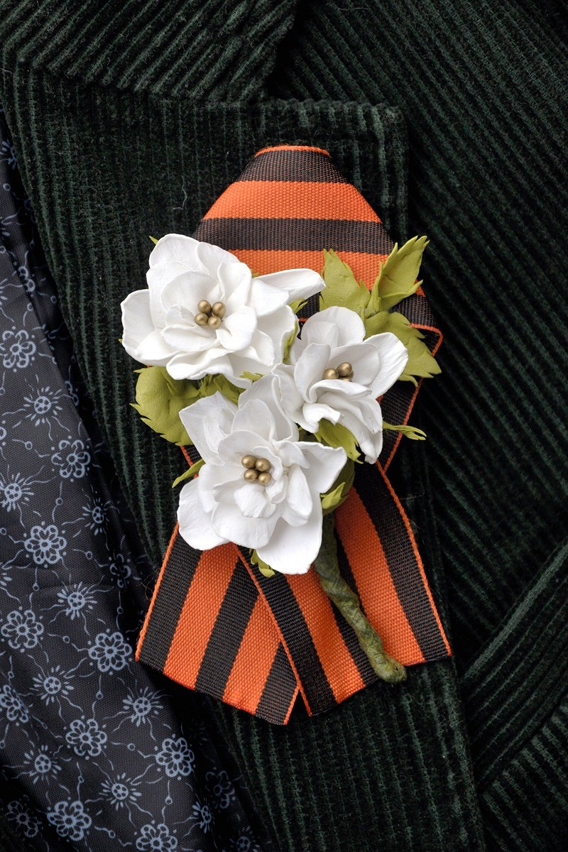 Георгиевская лента с брошью-цветком из фоамирана