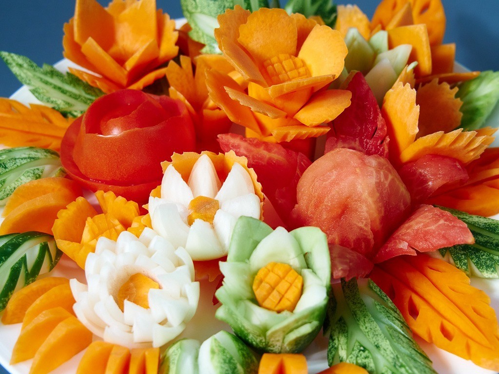 Фигурная нарезка на овощах и фруктах