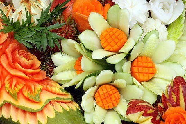 Карвинг для начинающих: учимся искусству создания шедевров из фруктов и овощей — вороковский.рф