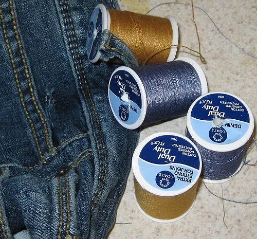 Как просто отремонтировать вырванную шлёвку на джинсах
