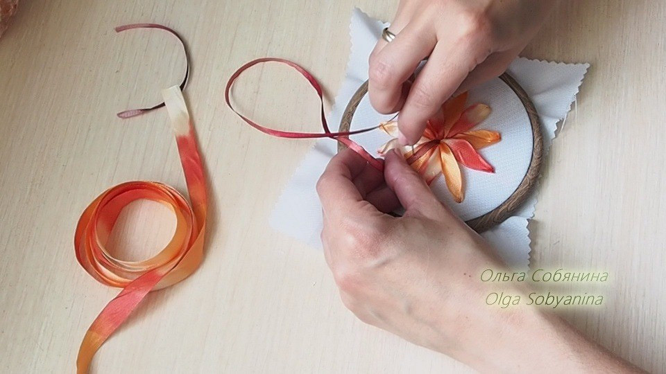 Солнечный цветок: мастер-класс по вышивке лентами