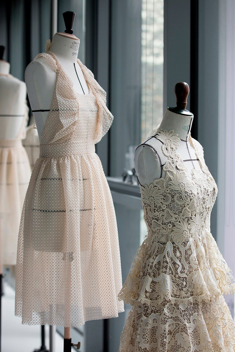 Творческие метаморфозы от Dior: вышивка, кружево, Туаль де Жуи