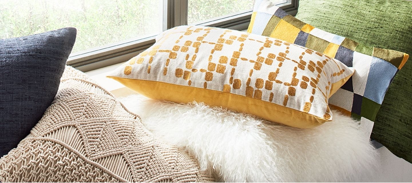 Как подобрать декоративные подушки для дивана или кресла — BurdaStyle.ru