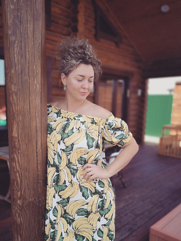 «Банановое» платье от Васильцова