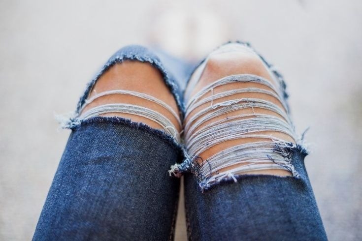 Как сделать рваные джинсы: своими руками, шорты, юбку, край, низ
