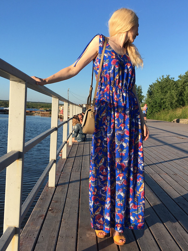 На берегу в синем платье от OlgaYarygina