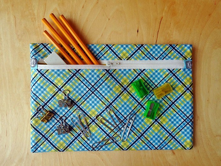 Как сделать пенал для школы своими руками из ткани, бумаги или связать