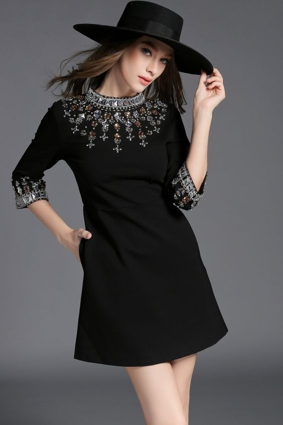 Всегда роскошное черное платье с кружевом: выбираем свой фасон