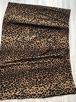 Леопардовая юбка в спортивном стиле