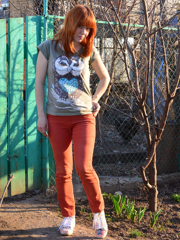 Парка и джинсы цвета ржавчины от Mulka