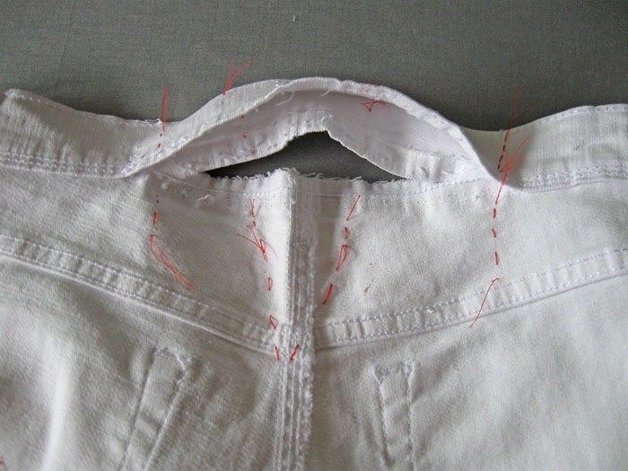Вставки из ткани и трикотажа – как увеличить джинсы в поясе